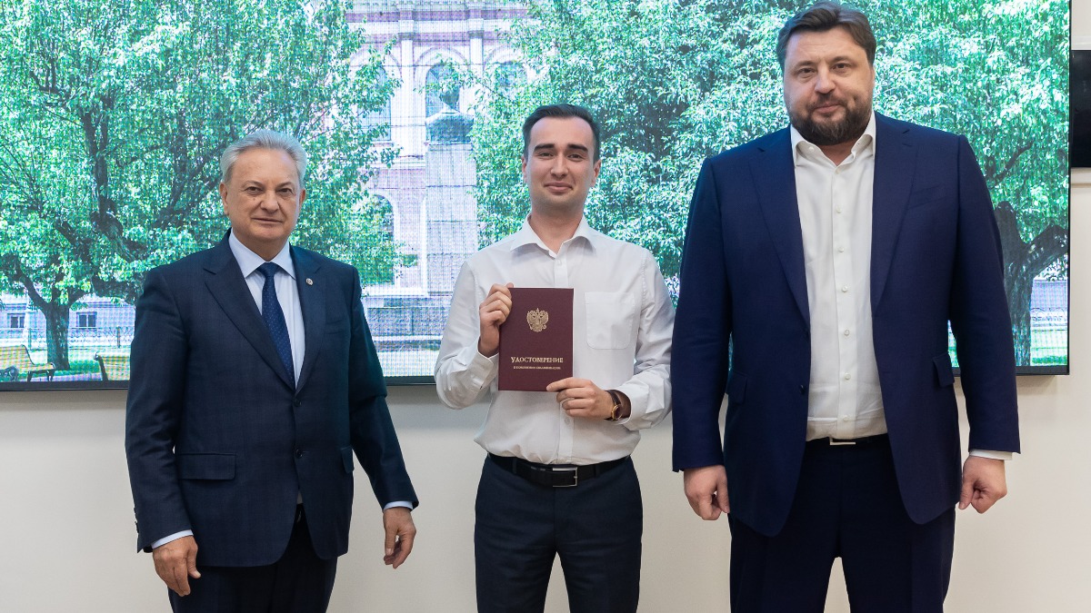 Торжественное вручение удостоверения повышения квалификации