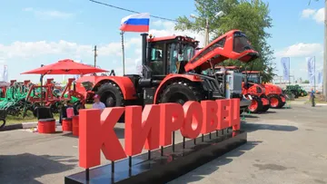 Трактор Кировец К-7М с первым серийно установленным китайским двигателем Weichai в Курской области