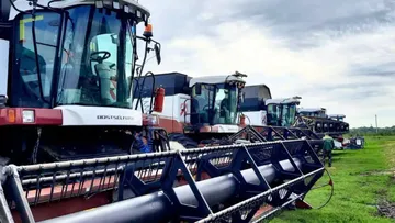 Первые пять зерноуборочных комбайнов с Cognitive Agro Pilot приступили к автономной уборке пшеницы на полях хозяйства «Дубовицкое» в Орловской области
