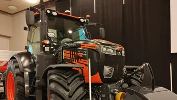 Трактор Kubota M7004 нового поколения в специальном лимитированном дизайне