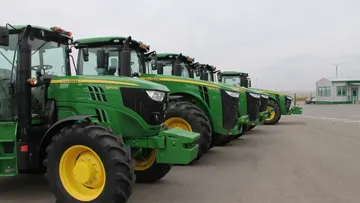 Тракторы John Deere (фото иллюстративное)