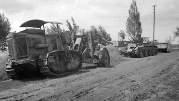 Гусеничный трактор-тягач «Коммунар» в военное время