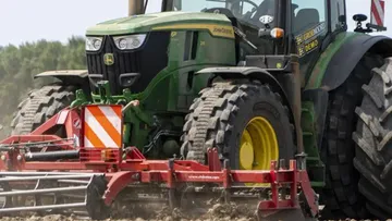 Трактор John Deere 6R215 на испытаниях прототипа шин Michelin Stressless