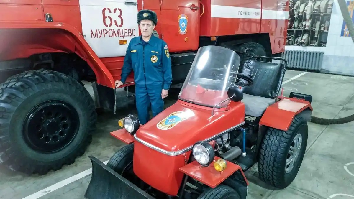 В Новосибирской области школьник собрал самодельный трактор из металлолома  - glavpahar.ru