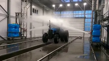  Мойка трактора
