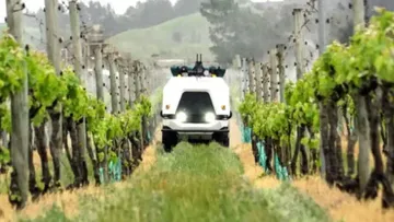 Новый робот Robotics Plus для садов и виноградников