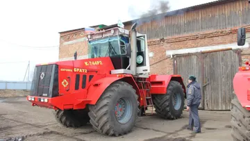 Инспекторы Гостехнадзора проверяют тракторы в Томской области перед началом полевых работ