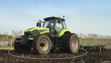 новый трактор Zoomlion PL2304 мощностью 230 л.с.