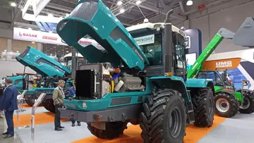 Новый трактор БТЗ-4230 Брянского тракторного завода