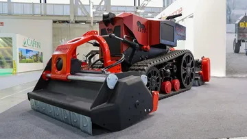 Робот-трактор Dragone Black Shire