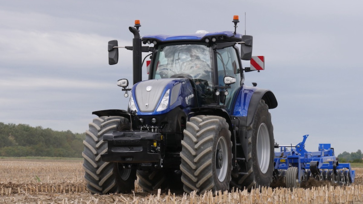 Новый трактор New Holland T7.300 LWB с длинной колесной базой