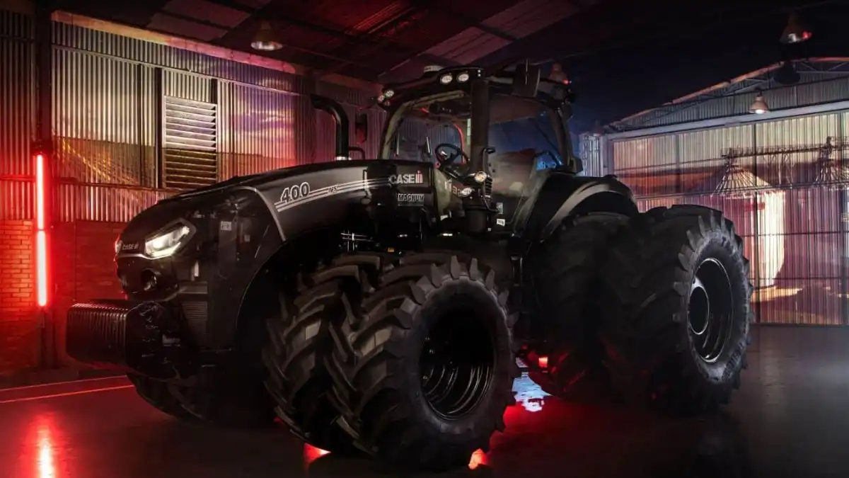 Трактор Case IH Magnum 400 AFS Connect Black Limited Edition в лимитированной черной версии