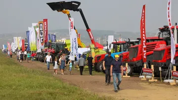 Демонстрация сельхозтехники на Дне поля в Красноярске