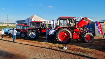 Минский тракторный завод представил тракторы BELARUS на международной сельскохозяйственной выставке-ярмарке AgriShow в Бразилии