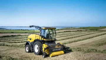 Новый подборщик UltraFeed для кормоуборочного комбайна New Holland