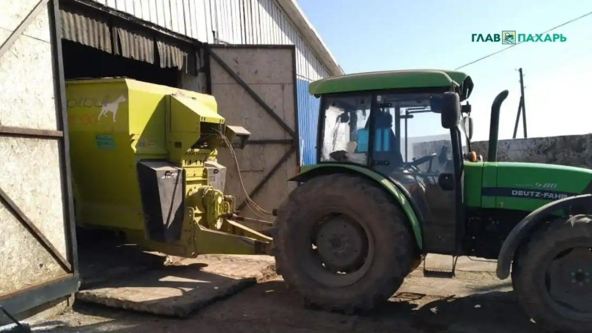 Трактор Deutz-Fahr Agrolux 4.80 на ферме КРС в Кировской области (фото иллюстративное)