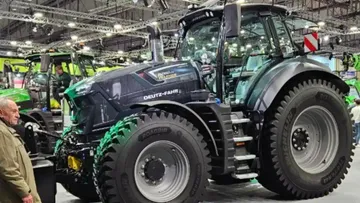 Трактор Deutz-Fahr 8280 TTV Warrior на выставке Agritechnica 2023