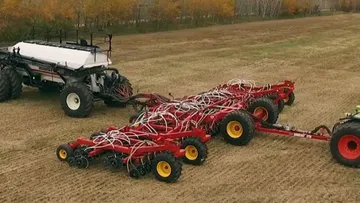 Посевной комплекс Bourgault Industries в поле