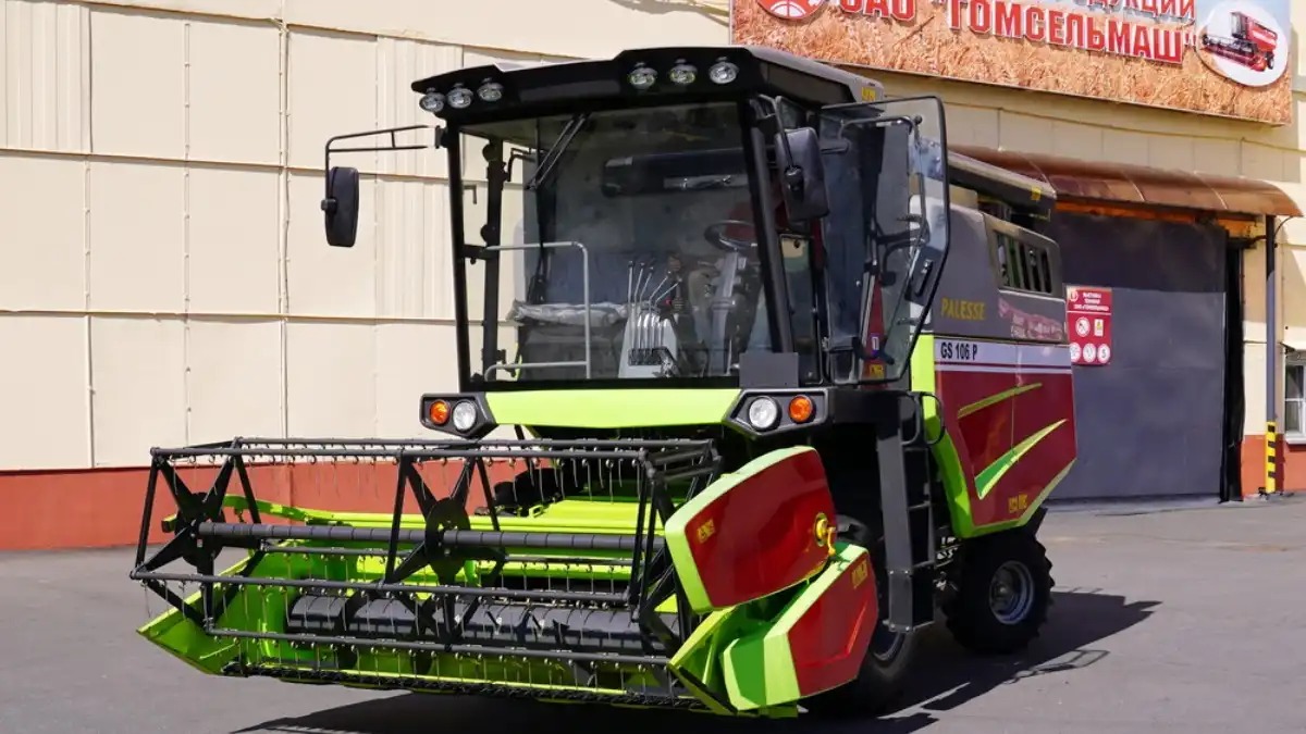 Опытный образец зерноуборочного селекционного комбайна GS 106 P производства Гомсельмаш (фото архивное и иллюстративное)