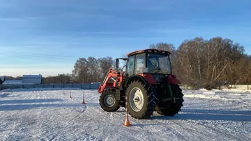 В Новосибирской области проходит обучение водителей на самоходной технике