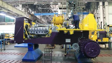 Конвейерная сборка промышленной техники ЧЕТРА на заводе «Промтрактор»