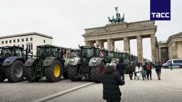 Протесты фермеров в Германии (тракторы блокируют улицу у Бранденбургских ворот)