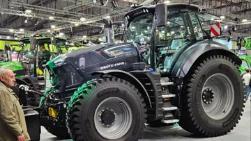 Трактор Deutz-Fahr 8280 TTV Warrior на выставке Agritechnica 2023