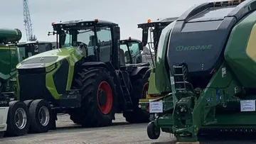 Прототип нового колесного трактора CLAAS XERION, засветившийся в сети