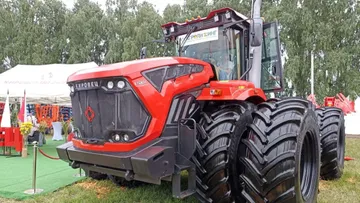 Трактор КИРОВЕЦ К-742МСт1 на Дне Брянского поля-2022