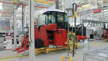 Производство тракторов на новой сборочной площадке Ростсельмаша
