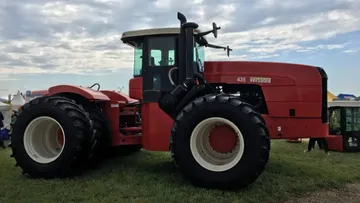Сельскохозяйственный трактор Versatile в России