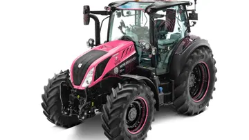 Трактор New Holland в эксклюзивном дизайне для Giro d’Italia 